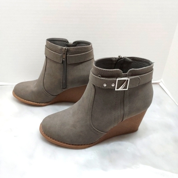 Nautica Trendy Winter Gray 3" Wedge Booties Size 8 - Picture 1 of 7